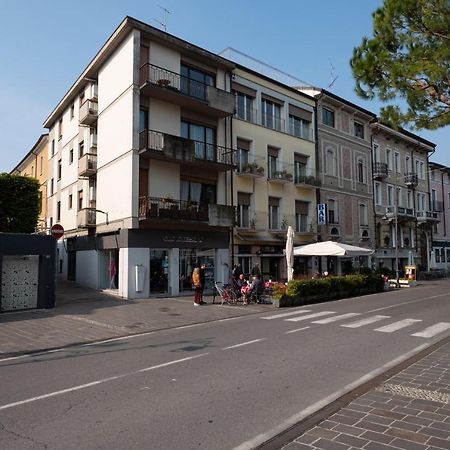 By The Lake Apartments - Centro Storico Дезенцано-дель-Гарда Экстерьер фото