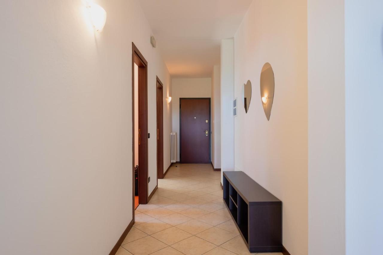 By The Lake Apartments - Centro Storico Дезенцано-дель-Гарда Экстерьер фото